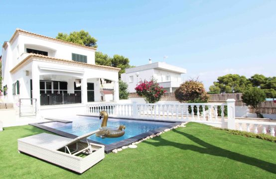 PRACHTVOLLE VILLA MIT POOL IN BESTER LAGE IN EL TORO | Ref.: 12077