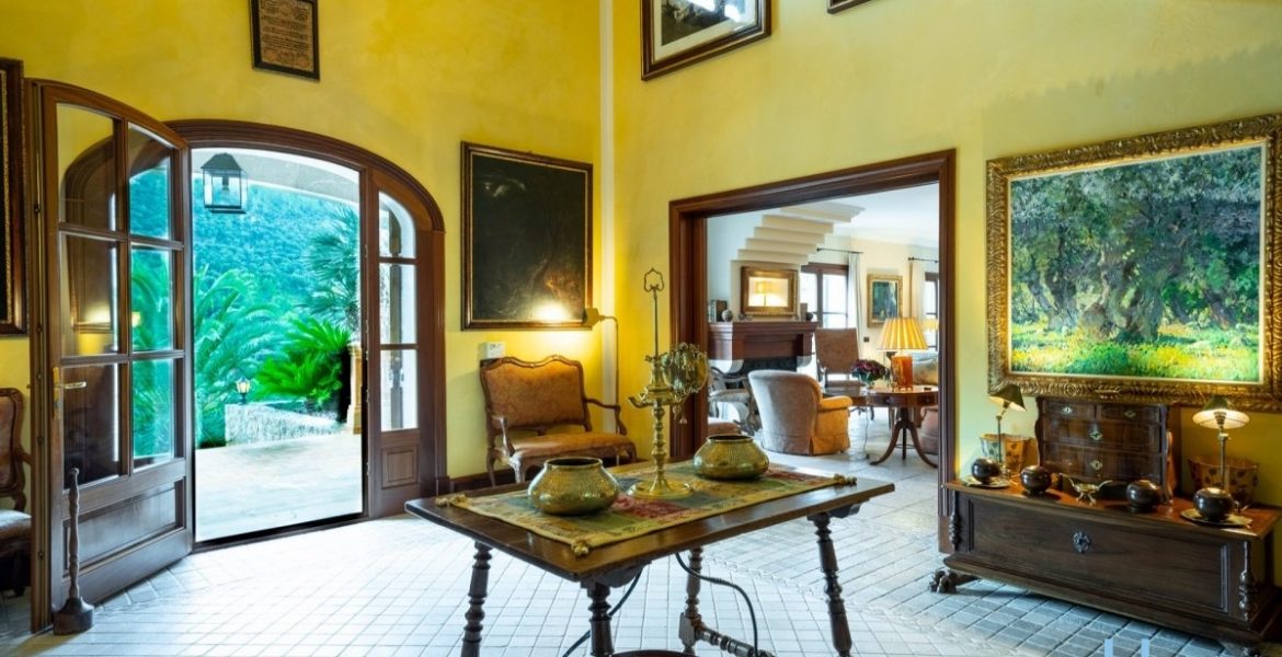 SPEKTAKULÄRE FINCA IN VOLLER SIERRA DE TRAMUNTANA FÜR LIEBHABER VON