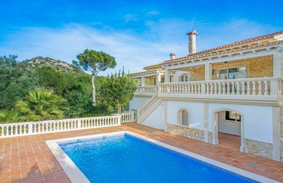 HELLE VILLA MIT SPEKTAKULÄREM BLICK IN EINER PRIVILGIERTEN LAGE IN SANTA PONSA | Ref.: 12512