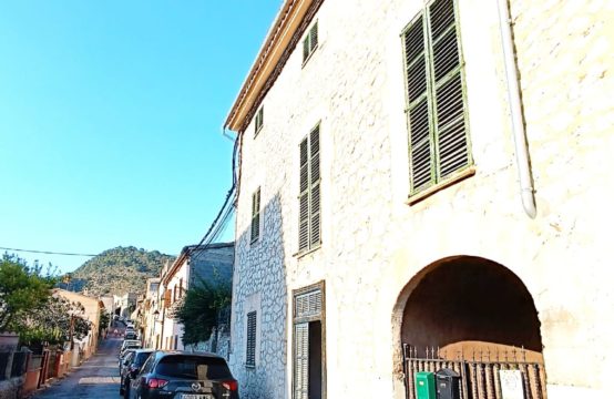 Stadthaus mit 4 Schlafzimmern in Puigpunyent zum Kauf verfügbar | Ref.: 13398