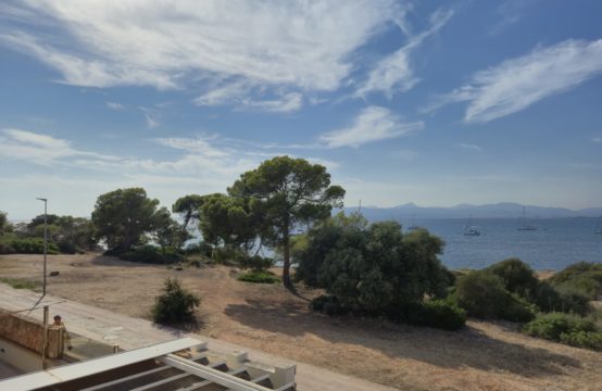4-Schlafzimmer-Haus am Strand zum Verkauf in Son Veriu | Ref.: 13808